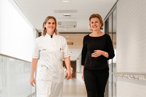 Internist-oncoloog Philo Werner (links) en adviseur Evelien Heinrich (rechts),.