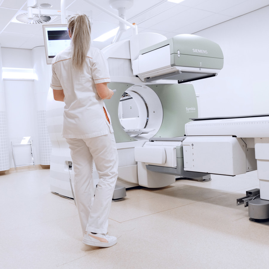 Verpleegkundige bij MRI scanner